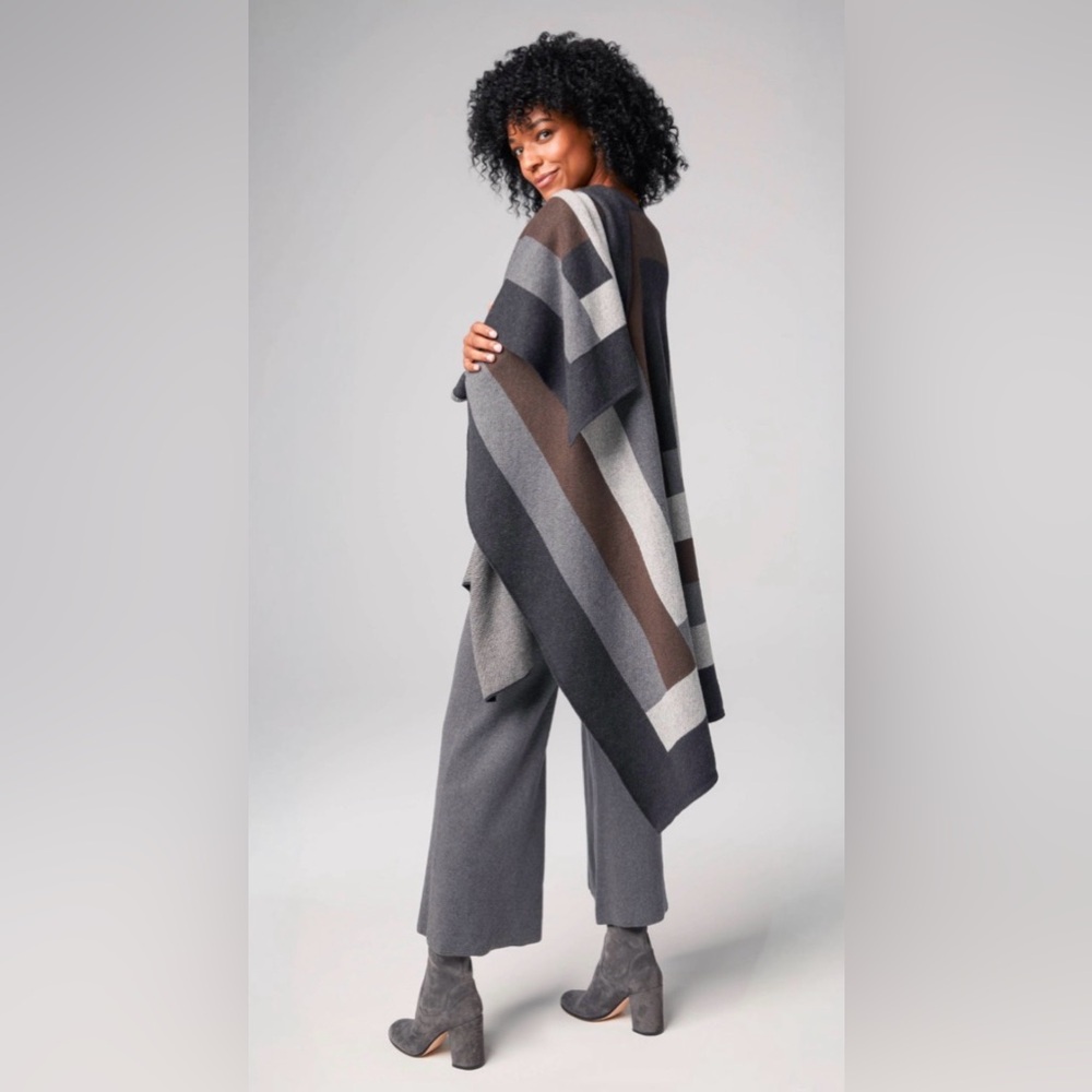 Carlisle Collection Elk Island Knit Wrap. One Size Fits All. NWT. MSRP $395